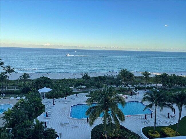 Building Photo - 5161 Collins Ave