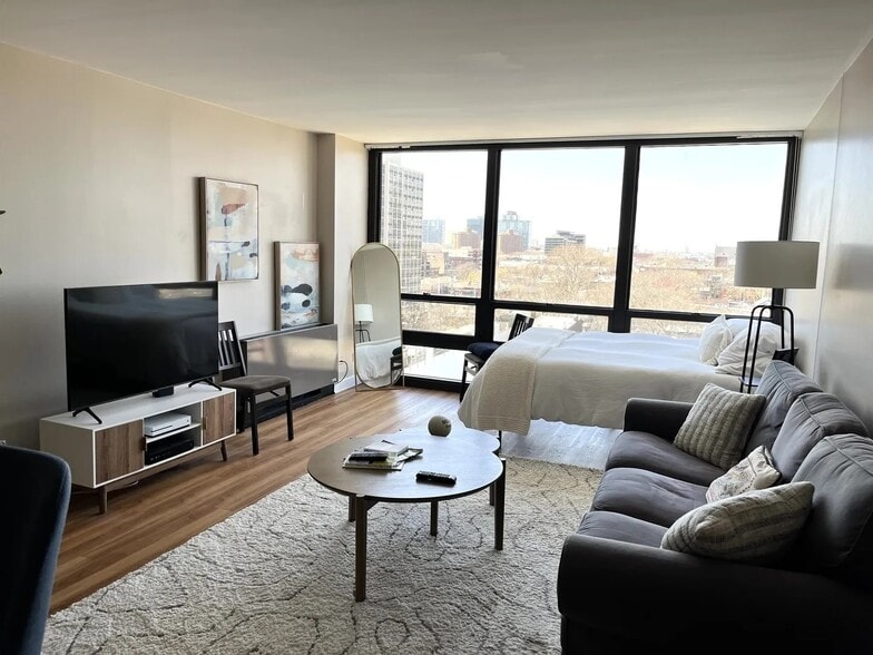 West View - 1636 N Wells St