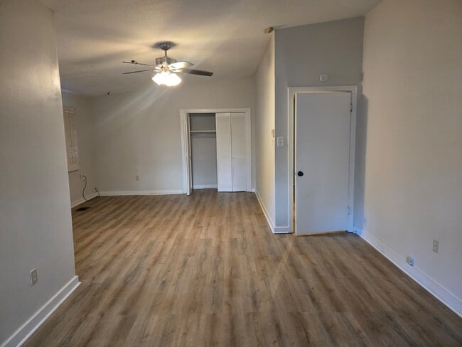 Building Photo - 3987 Berkley Dr