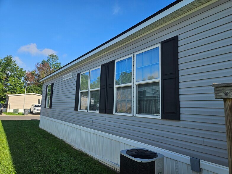 Building Photo - 61 Lynnwood Cir