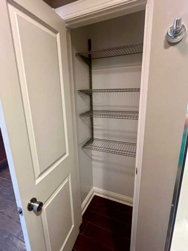 Building Photo - 1604 Spring Valley Dr