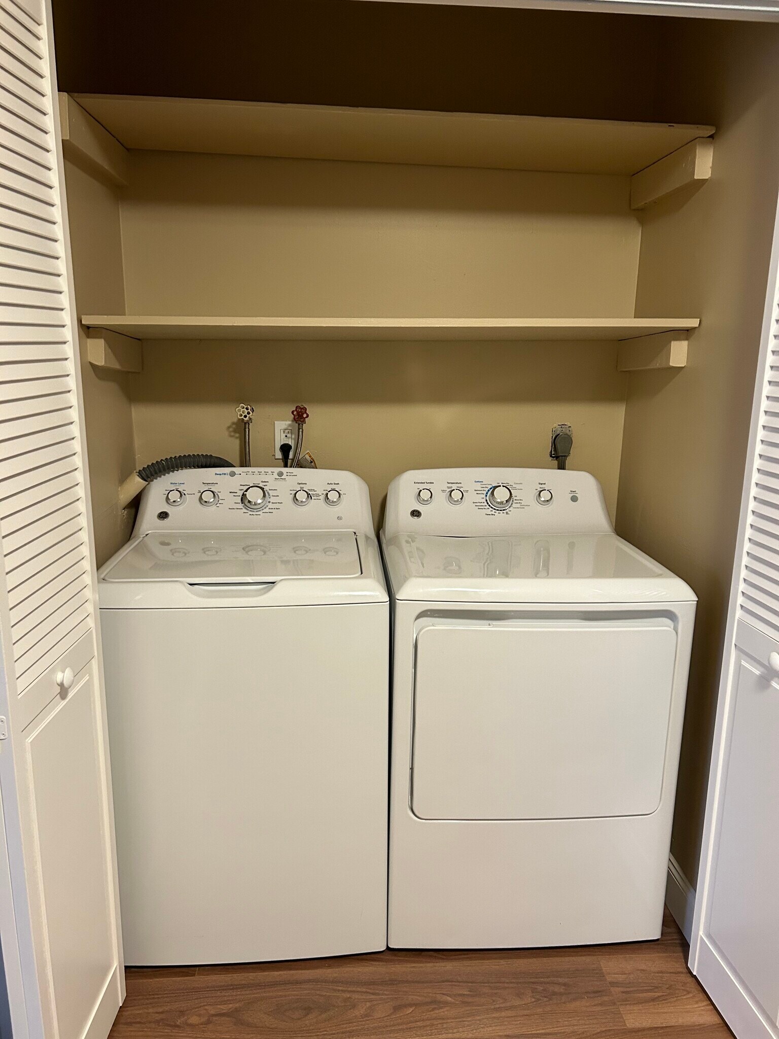 Building Photo - 13 Inwood Ter