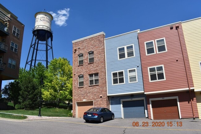 Primary Photo - Beautiful 2 Bedroom Townhome / Old Town Ar...