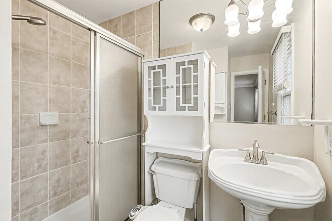 Building Photo - Welcome Home!!