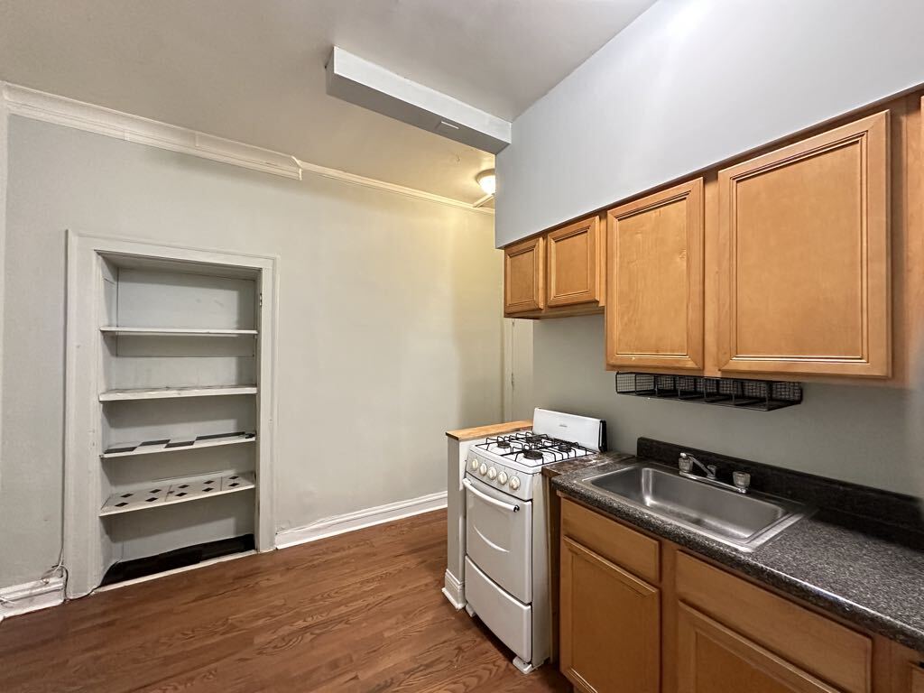 Building Photo - 4646 N Paulina St