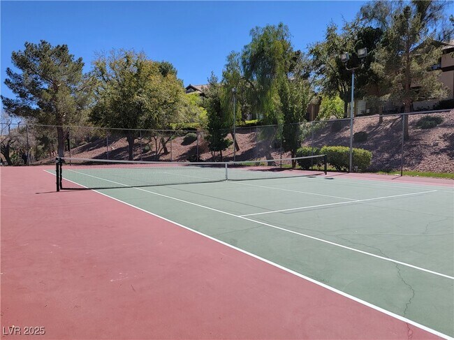 Building Photo - 231 W Horizon Ridge Pkwy