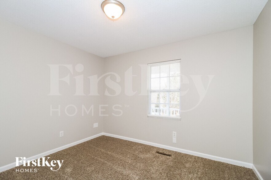Building Photo - 3820 Spring Branch Dr