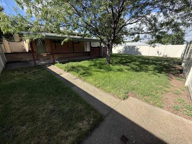 Building Photo - 3201 7th Ave S