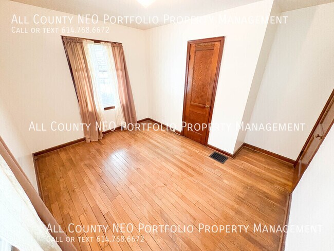 Building Photo - 1463 E Whittier St