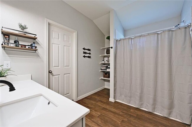 Building Photo - 436 Musgrav