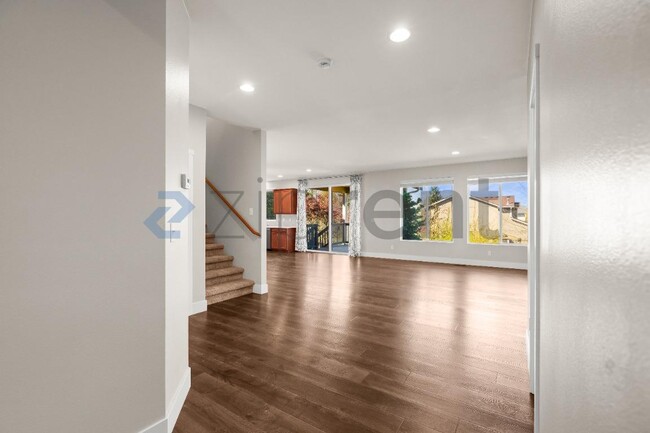 Building Photo - 722 85th Dr SE