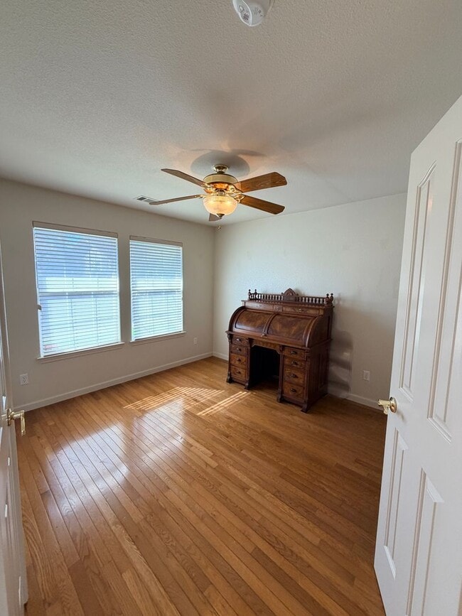 Building Photo - Beautiful Lakefront Home in the Vineyard! 55+ community