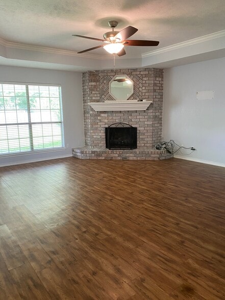 Building Photo - 5606 Cliffwood Dr