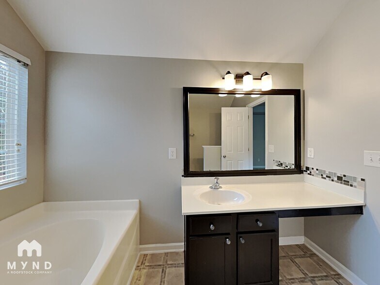 Building Photo - 3818 Chehaw Dr