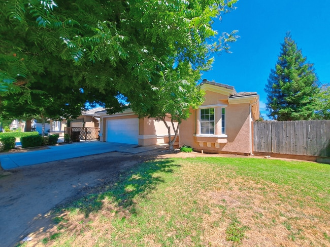 Building Photo - Comfortable Living in a Pet-Friendly Home ...