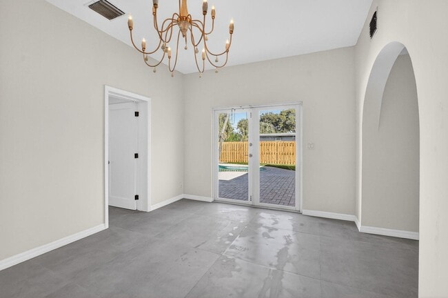 Building Photo - 467 NE 31st St