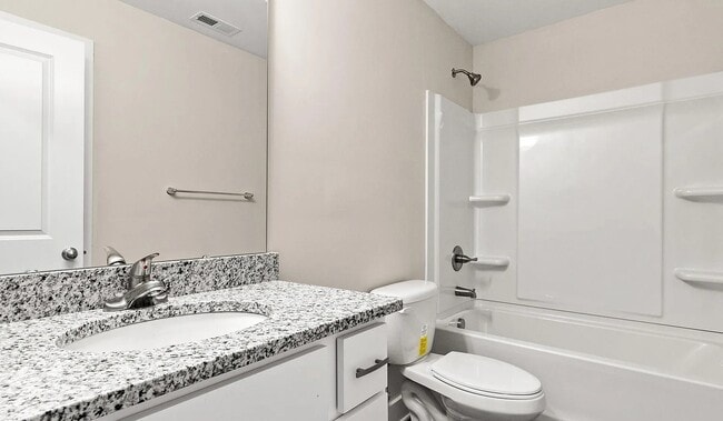 Building Photo - 2026 Lakeside Ln