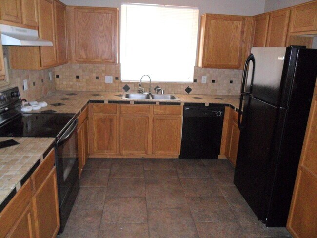 Building Photo - Beautiful Tolleson Home
