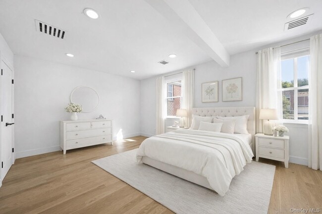 Building Photo - 68-21 Cloverdale Ln