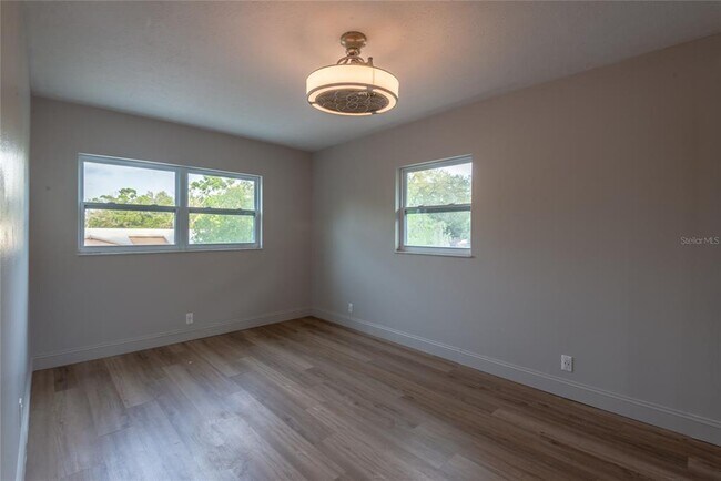 Building Photo - 518 Crestover Dr