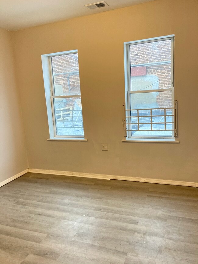 Bedroom - 347 Avon Ave