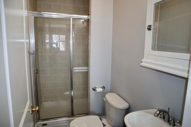 Building Photo - THIS IS THE ONE 2 Bedroom 2 Bath Condo in ...
