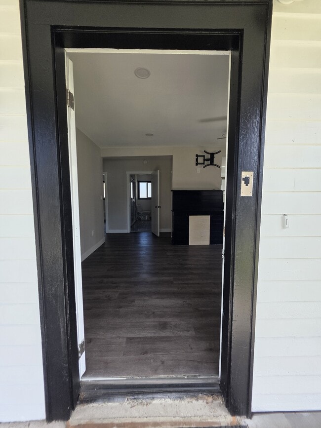 Building Photo - 1060-KE1060 15th St NE