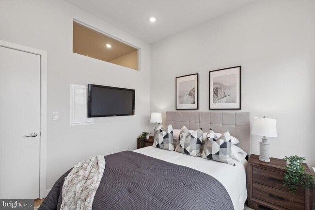 Building Photo - 1330 S Patton St