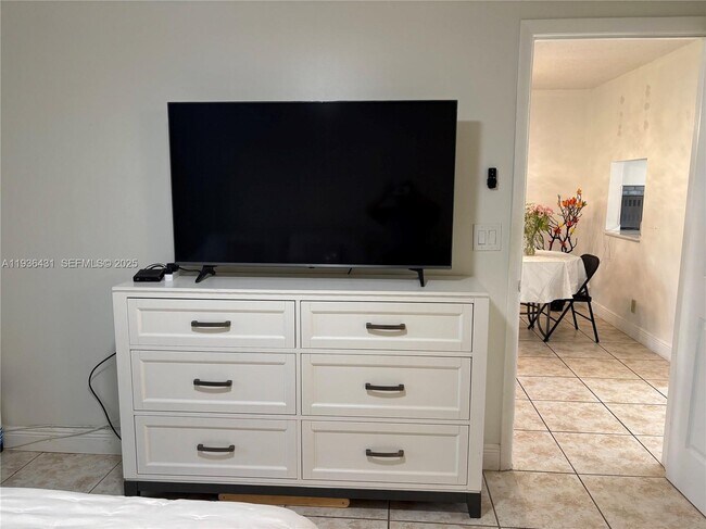 Building Photo - 351 Cambridge Rd