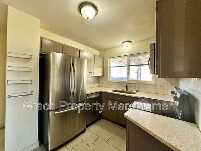 Building Photo - 1570 Tamarac St
