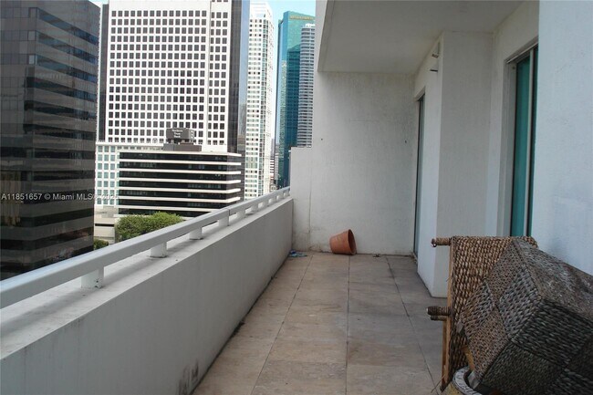 Building Photo - 951 Brickell Ave