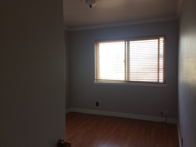 Building Photo - 3118 El Paseo - 30% Rental Fee