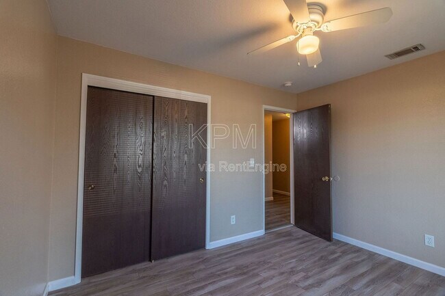 Building Photo - 2930 Angel Dr