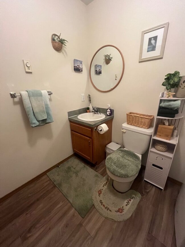 Building Photo - 3BD/2.75BA Duplex. Pet Friendly!