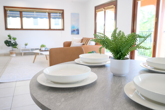 Dining area - 3109 NE 26th St