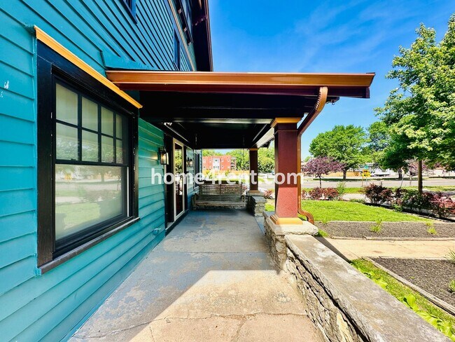 Building Photo - Beautiful, KCMO Home with Historic Charm, Updated Kitchen, Wood Floors and a Fenced Yard!