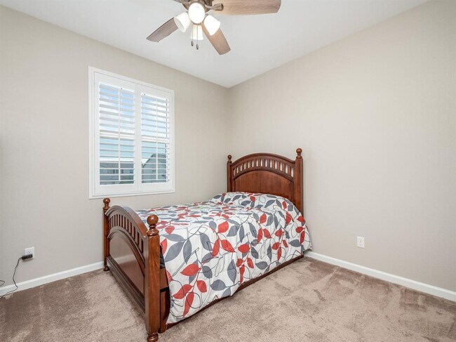 Building Photo - Newly Built 5 Bedroom Home Near Clovis East