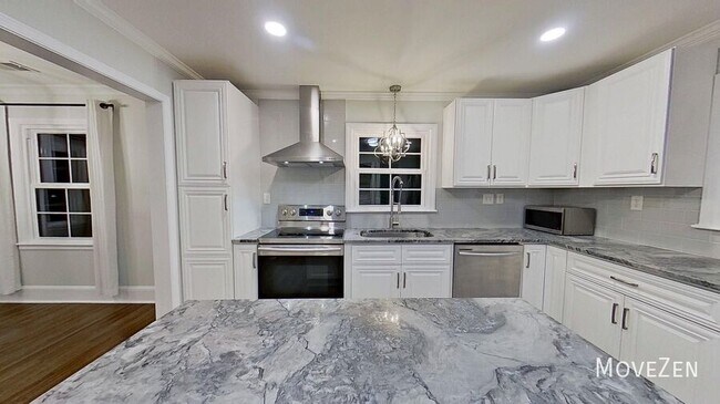 Building Photo - 1200 Dresden Dr W