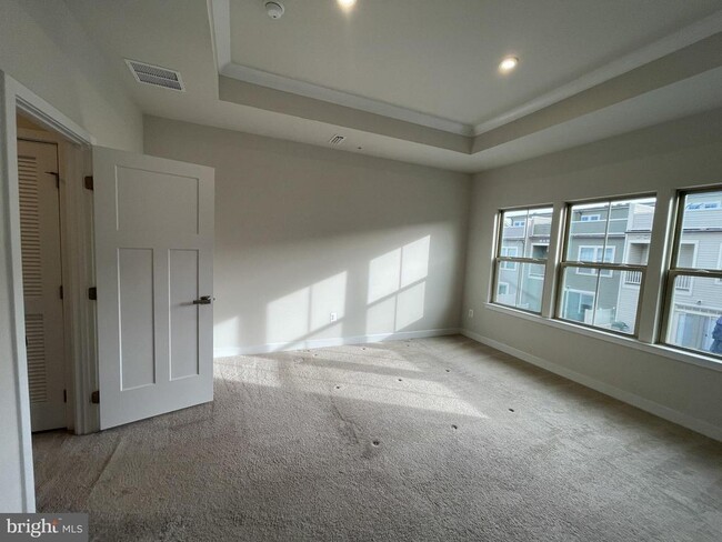 Building Photo - 8715 Shady Pines Dr