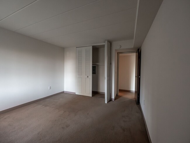 Building Photo - 700 Lee Dr