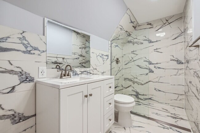 Building Photo - 3147 N Spaulding Ave