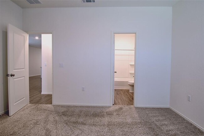 Building Photo - 2233 Forgetmenot Ln