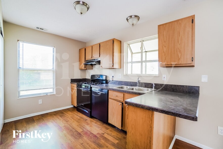 Building Photo - 6266 Glencairn Cir