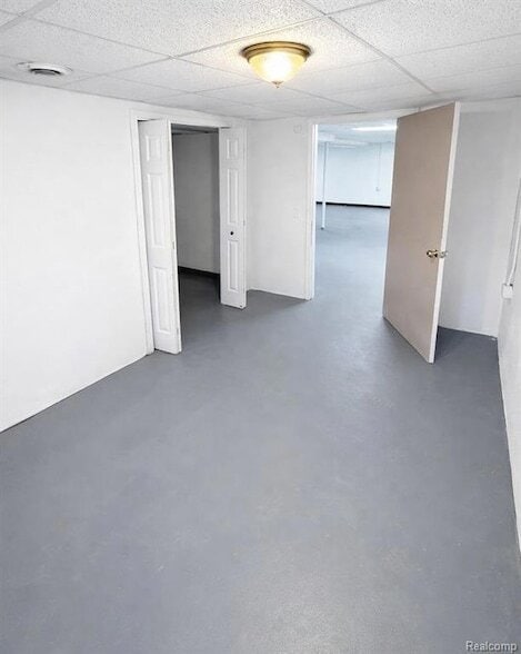 Building Photo - 21816 E 10 Mile Rd