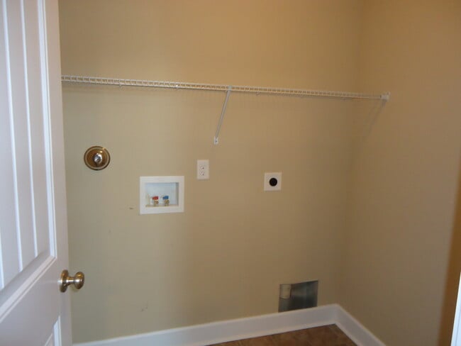 Building Photo - 108 Preswick Dr