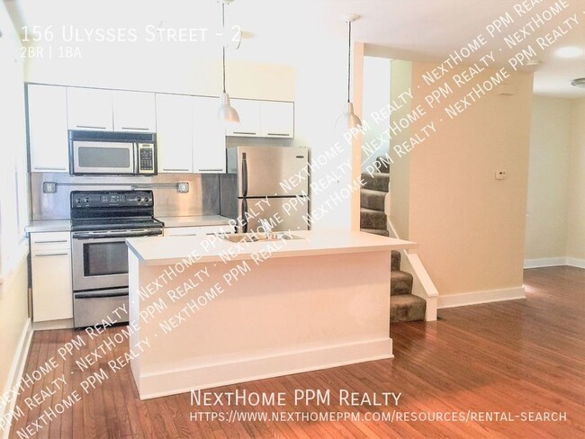 Primary Photo - 2 Bedroom Hardwood, Updated Kitchen, A/C!