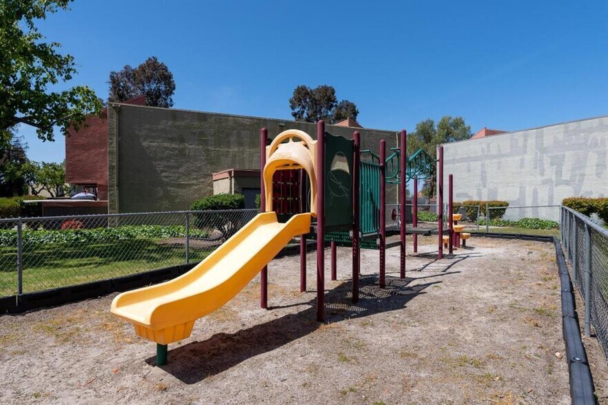 Building Photo - 456 Dempsey Rd