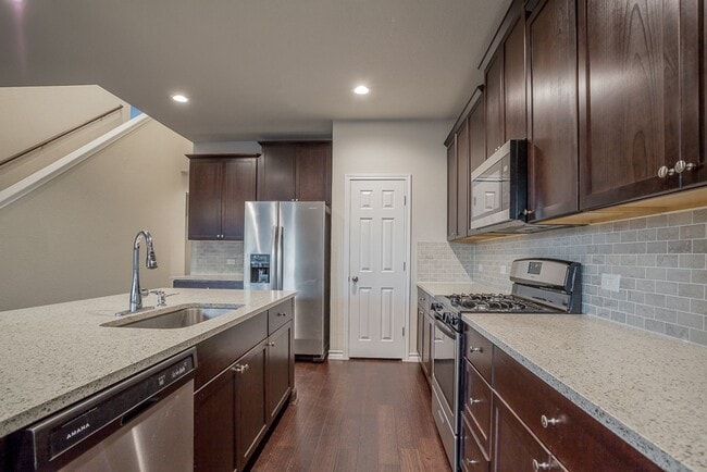 Building Photo - 1348 Eagle Ray St