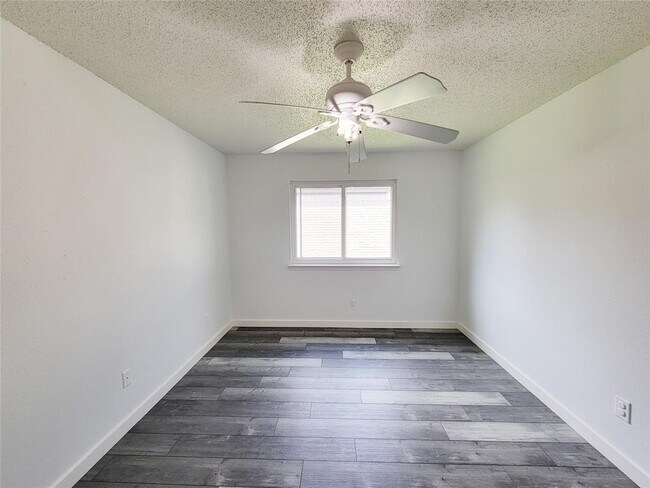 Building Photo - 13838 Walnut Hollow Ln