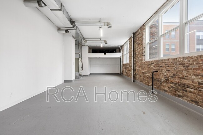 Building Photo - 33 West St Clair Street